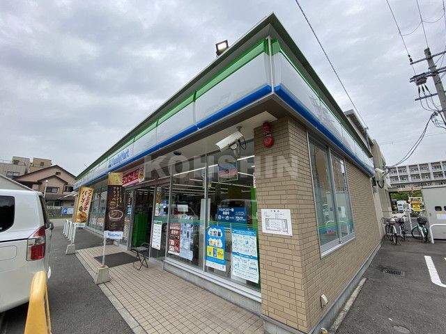 コンビニ　ファミリーマート（コンビニ）まで340m