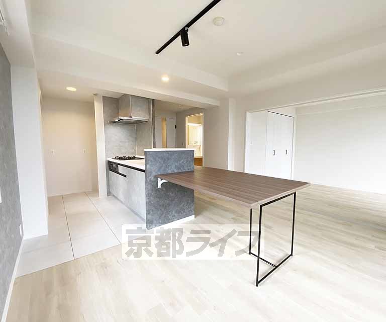 居室・リビング　落ち着いた雰囲気のお部屋です