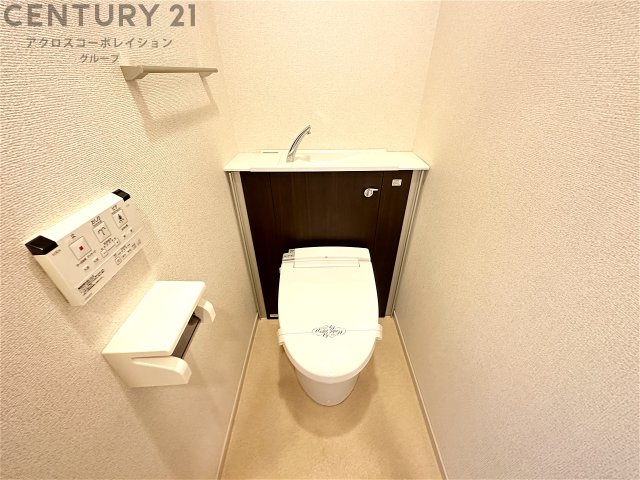 トイレ　温水洗浄便座付きのトイレです☆