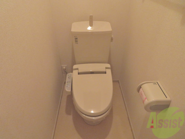 トイレ　トイレは嬉しいウォシュレット機能付きです。