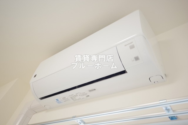 その他設備　洋室にエアコンございます！