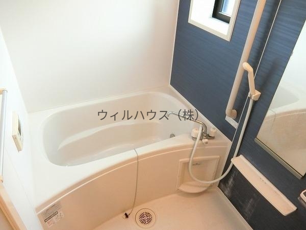 バス・シャワールーム　浴室乾燥機、追い焚き機能付きバス！