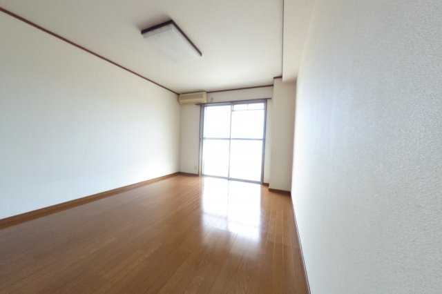居室・リビング　2階別室の参考写真です。現況を優先します。（207）