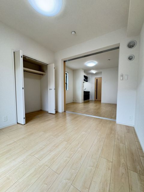 グランドゥール京田辺の居間写真