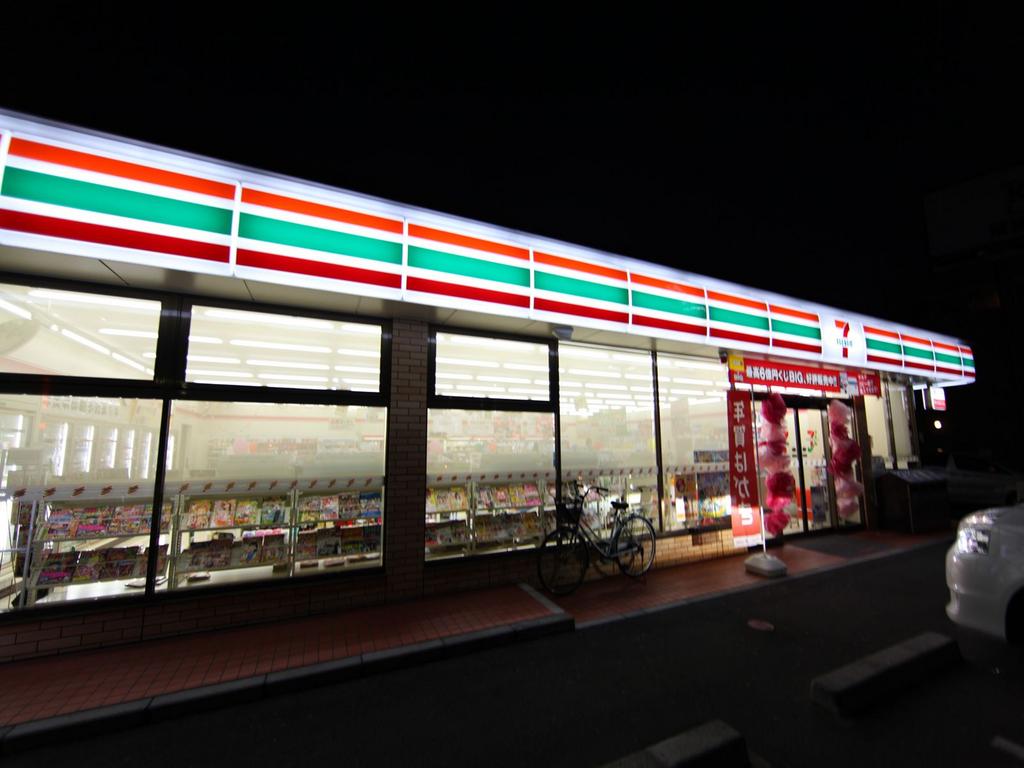 コンビニ　セブンイレブン 名古屋新栄2飯田街道店（コンビニ）まで108m