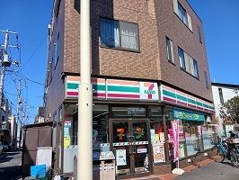 コンビニ　セブンイレブン（コンビニ）まで550m