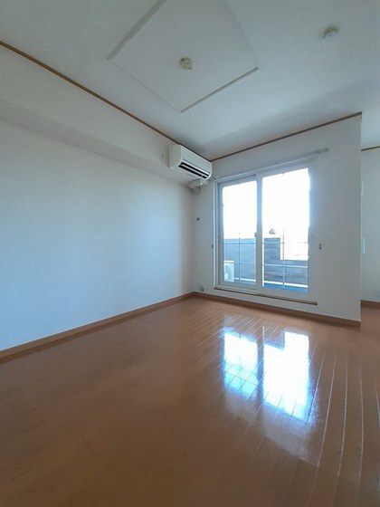 居室・リビング　※他号室の写真です