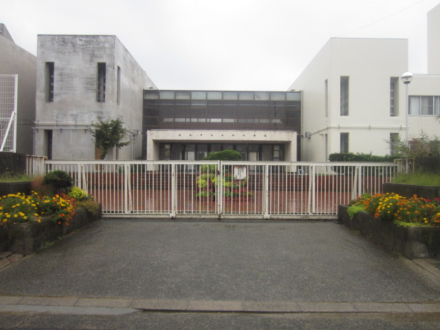 中学校　北中学校（中学校）まで331m