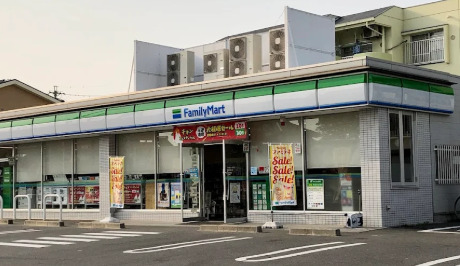 コンビニ　ファミリーマート 名西稲生店（コンビニ）まで734m
