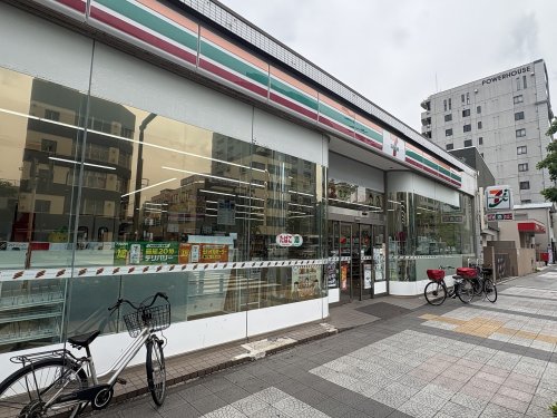 コンビニ　セブンイレブン（コンビニ）まで229m