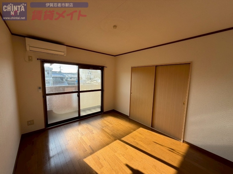 居室・リビング　別部屋参考写真となります。