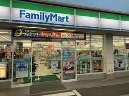 コンビニ　ファミリーマート 石神井台七丁目店（コンビニ）まで111m