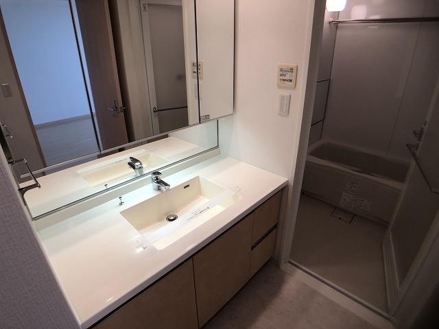 洗面設備　※別部屋の参考写真です。