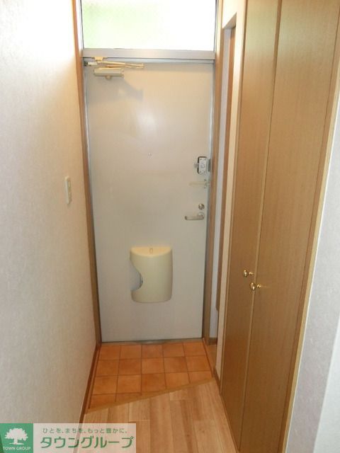玄関　玄関横にシューズボックスもございます