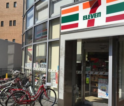 コンビニ　セブンイレブン 新宿落合駅前店（コンビニ）まで268m