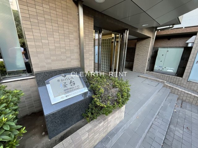 エントランス　最寄り駅から徒歩4分の立地