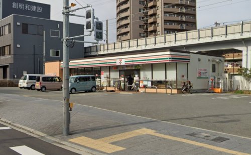 コンビニ　セブンイレブン 大阪桑津1丁目店（コンビニ）まで550m