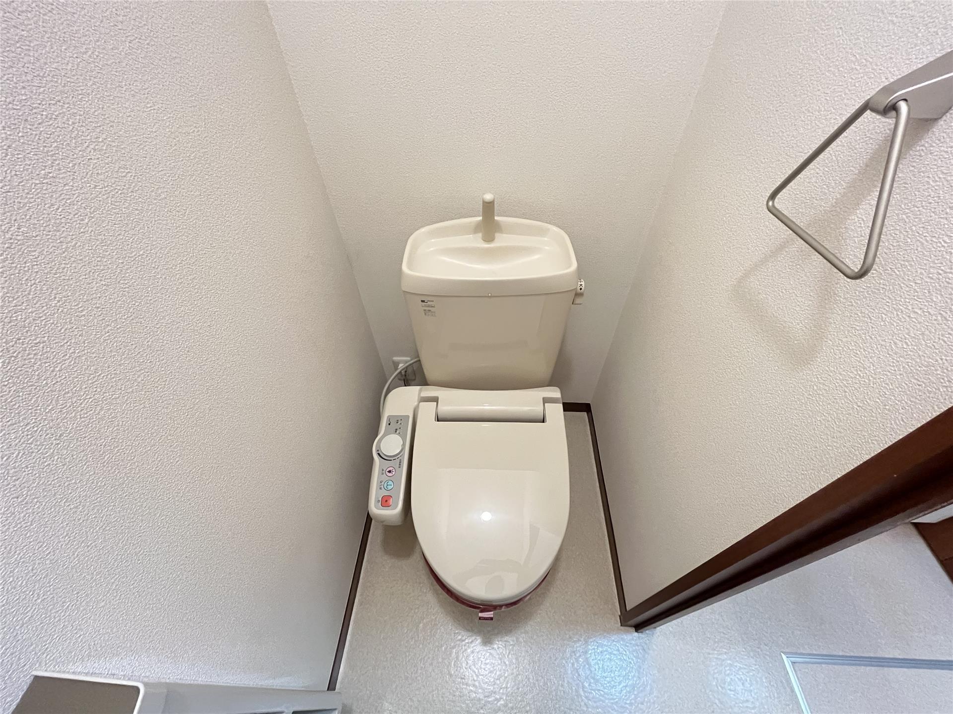 トイレ　温水洗浄暖房便座付トイレ