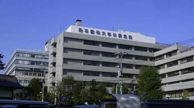 病院　日本医科大学附属病院（病院）まで885m