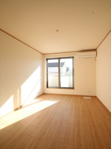その他部屋・スペース　6.7帖洋室　2面採光で明るいお部屋