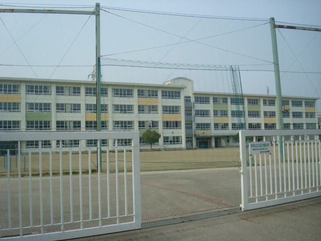 小学校　庄内小学校（小学校）まで270m