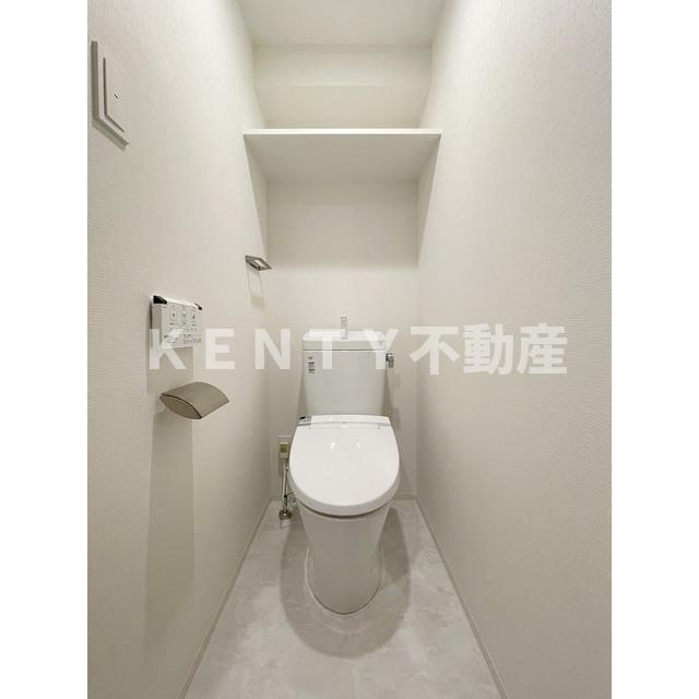 トイレ　落ち着いた色調のトイレです
