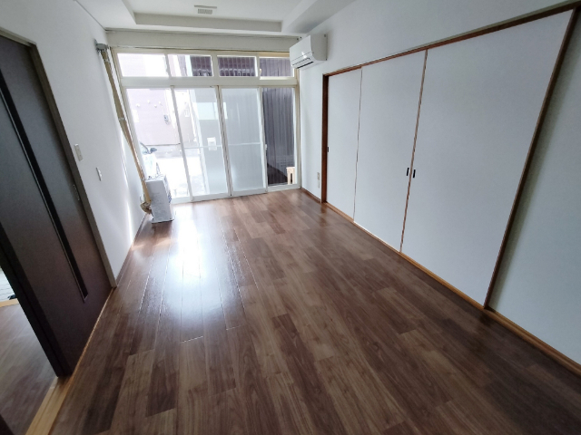 貸家 新宮松元5-7の居間写真