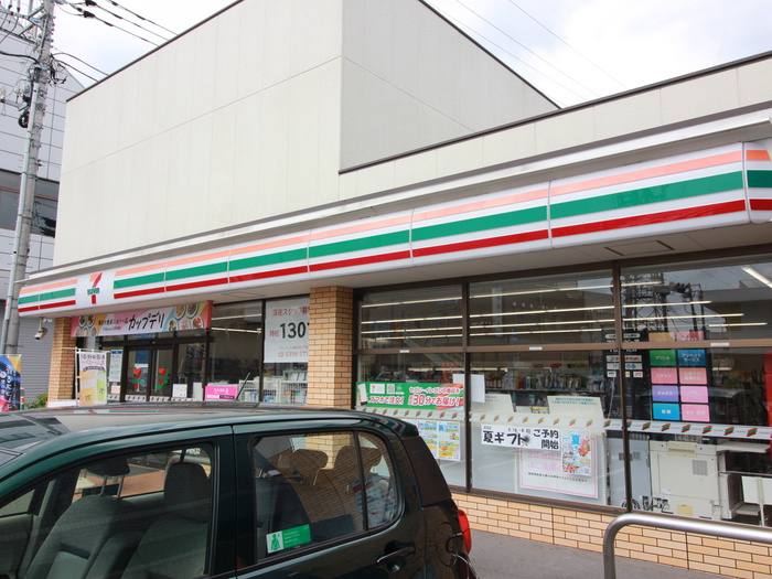 コンビニ　セブンイレブン（コンビニ）まで223m