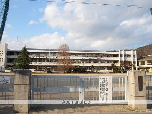 小学校　矢掛小学校（小学校）まで606m