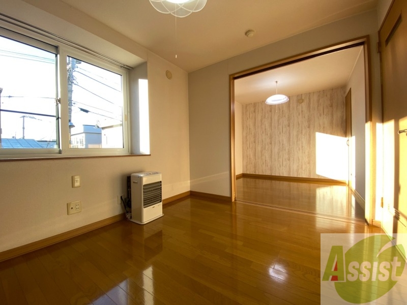 居室・リビング　広くてキレイなお部屋が広がっていて、充実した生活が送れそう。
