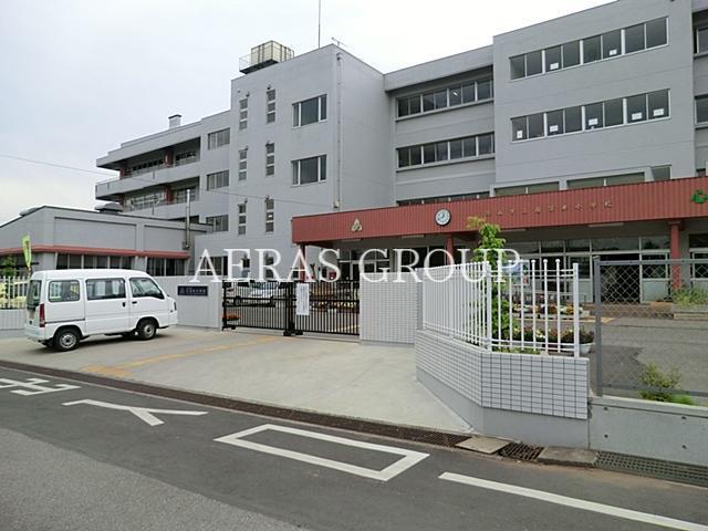 小学校　流山市立西深井小学校（小学校）まで745m
