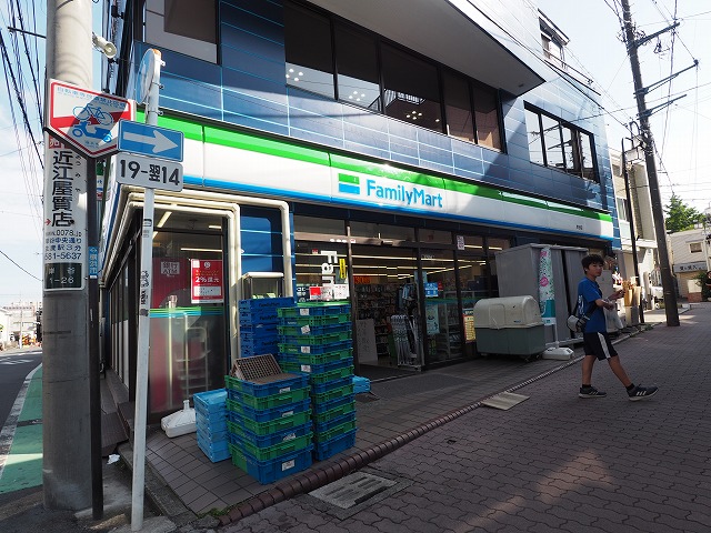 コンビニ　ファミリーマート 鶴見荒立店（コンビニ）まで702m
