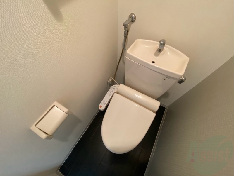 トイレ　こちらはトイレです。清潔感があり、安心して使用できます。