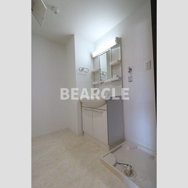 洗面設備　使いやすい独立洗面台です