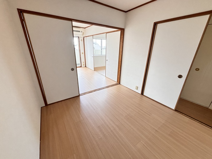 レオパレスノア-ズア-ク住之江の居間写真