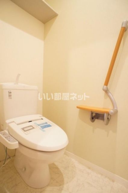 ＪＲ両毛線 新前橋駅 徒歩20分 2階建 築13年のトイレ写真