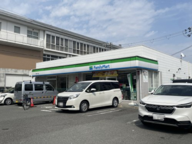 コンビニ　ファミリーマート 平野西一丁目店（コンビニ）まで132m