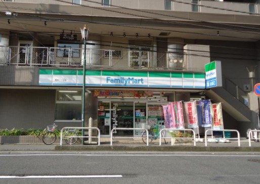 コンビニ　ファミリーマート 橋本三丁目店（コンビニ）まで28m