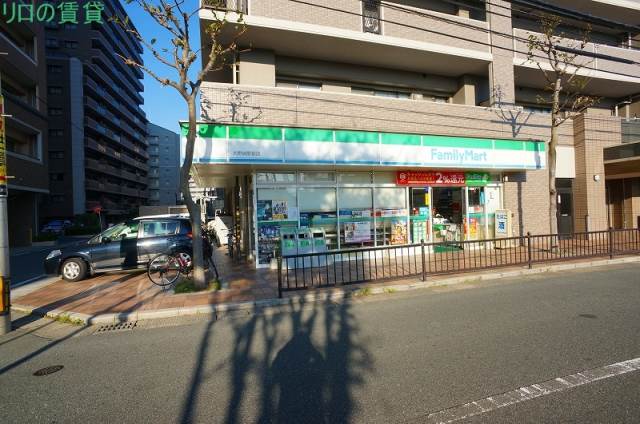 コンビニ　ファミリーマート（コンビニ）まで400m