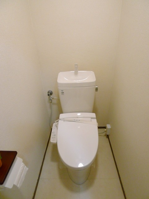 地下鉄東山線 本山駅 徒歩12分 7階建 築53年のトイレ写真