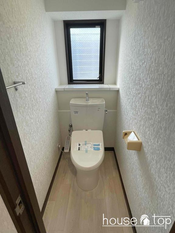 阪神本線 甲子園駅 徒歩12分 3階建 築37年のトイレ写真