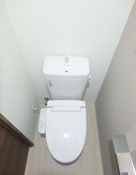 都営大江戸線 両国駅 徒歩12分 11階建 築10年のトイレ写真