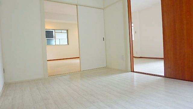 地下鉄御堂筋線 中津駅 徒歩7分 6階建 築54年の内装写真