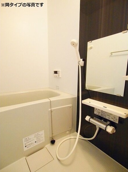 バス・シャワールーム　写真は同マンションの他のお部屋のものです