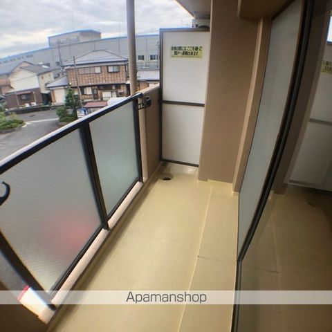 ラルースIIの内装写真
