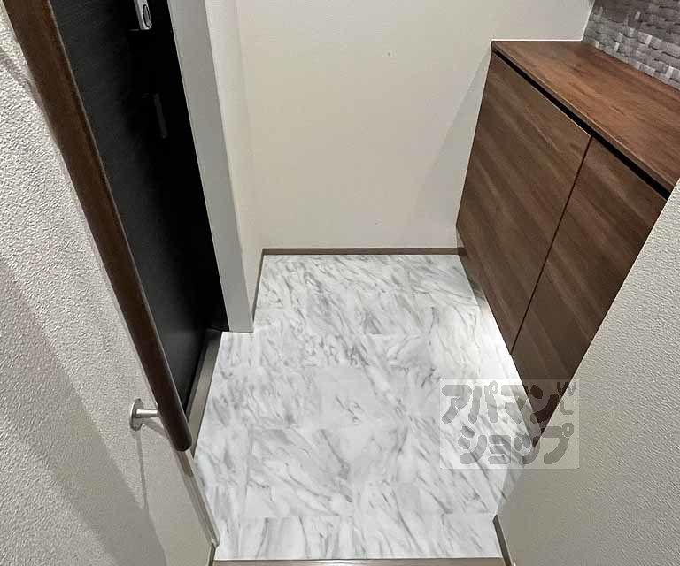HABITER 御所西の玄関写真