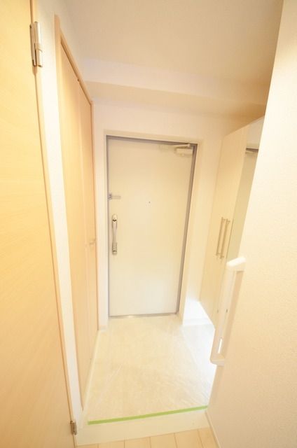 玄関　★玄関回りも豊富な収納★