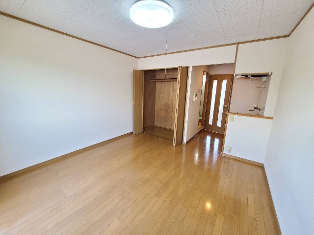 ハイツフォスタープレイスの居間写真