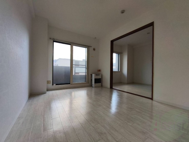 居室・リビング　広くてキレイなお部屋が広がっていて、充実した生活が送れそう。