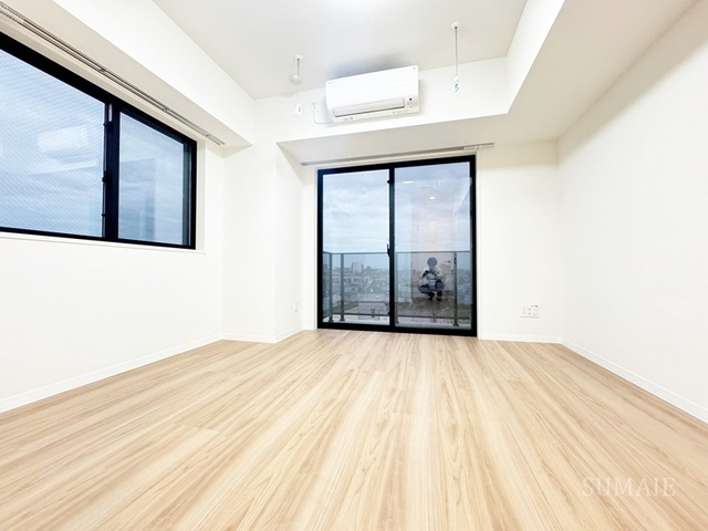 居室・リビング　2面採光のお部屋です♪